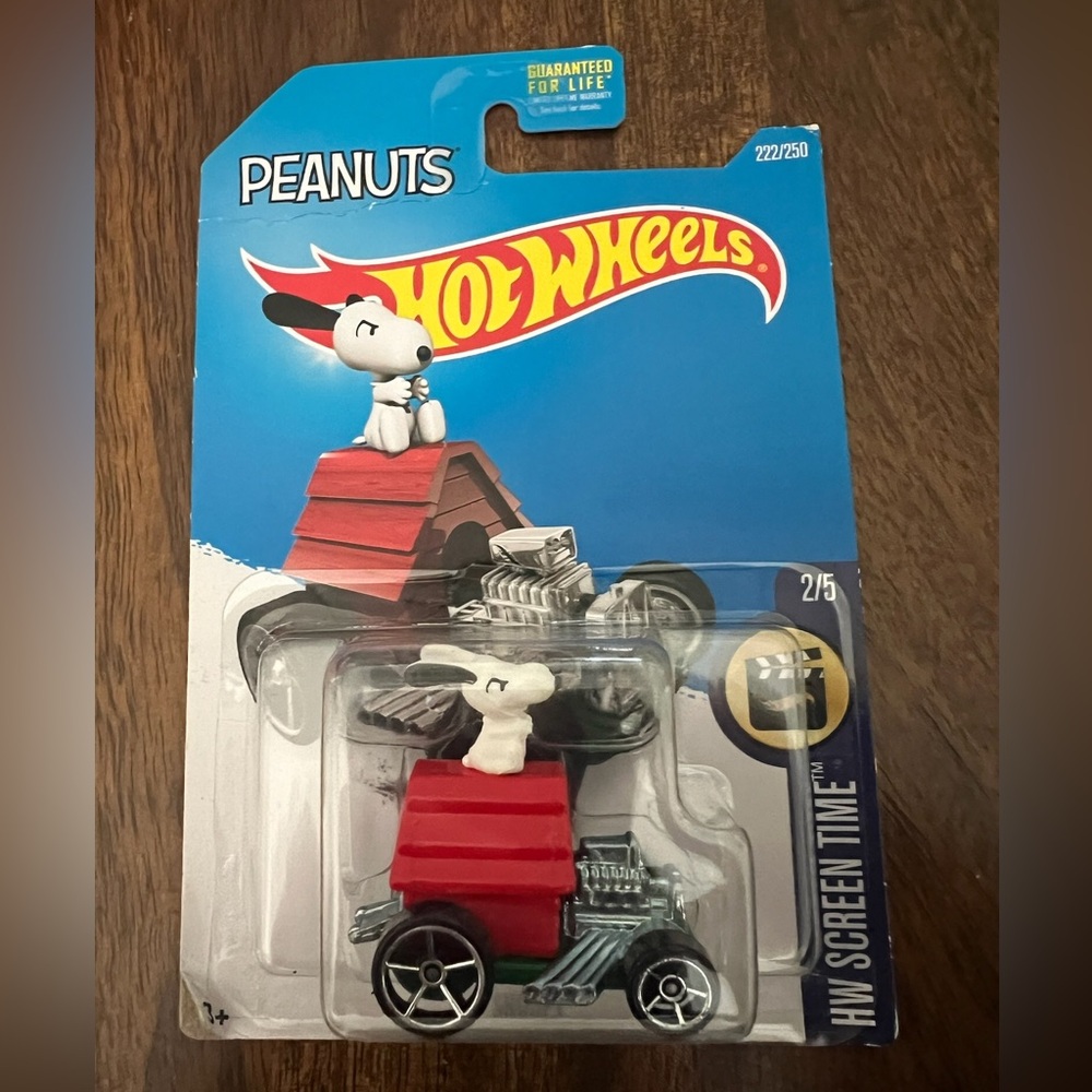 Hot Wheels Peanuts Snoopy Car - Red and White